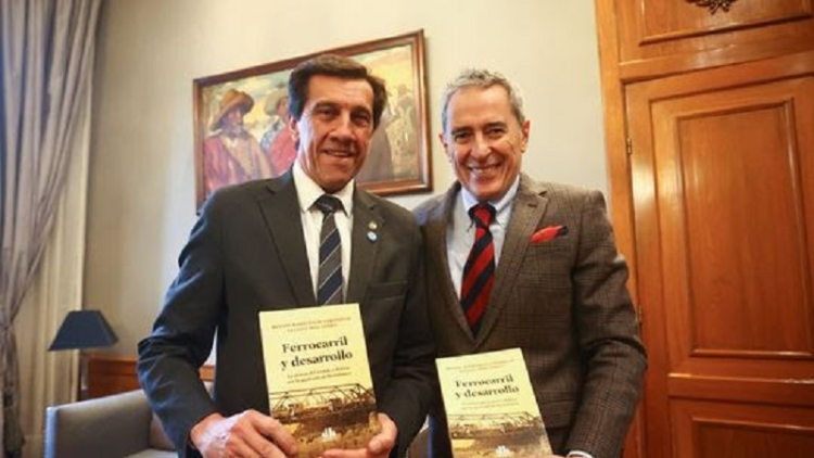 Sadir recibi&oacute; a autor de destacada obra sobre la historia del ferrocarril