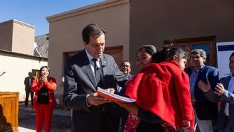 Sadir entreg&oacute; viviendas a vecinos de Purmamarca