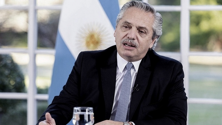 Fern&aacute;ndez: "Volvemos a entrar el mundo dignamente"