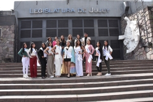 J&oacute;venes candidatas a Embajadora de la FNE por el Departamento Cochinoca visitaron la Legislatura