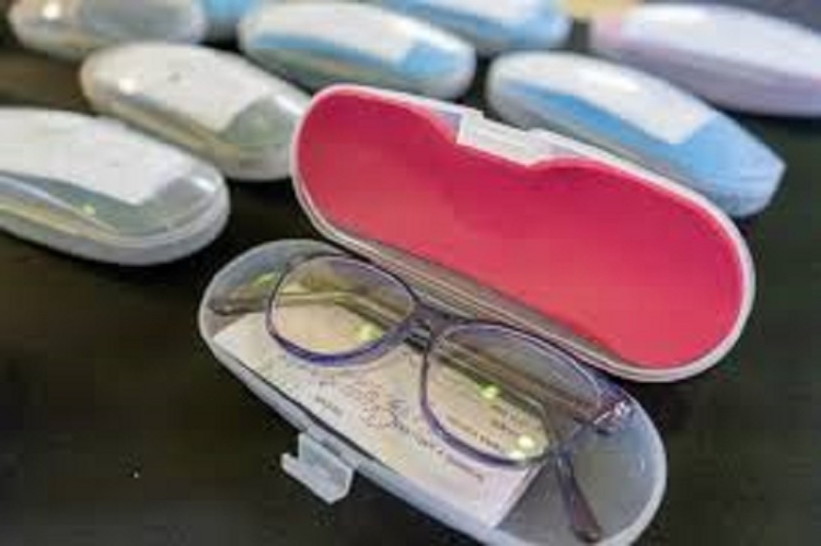 Entrega de lentes gratuita a personas de bajos recursos y sin obra social