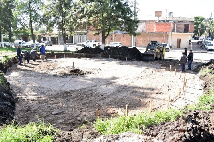 Con recursos propios, el municipio palpale&ntilde;o avanza en la pavimentaci&oacute;n de calle &aacute;frica y en la plaza san mart&iacute;n