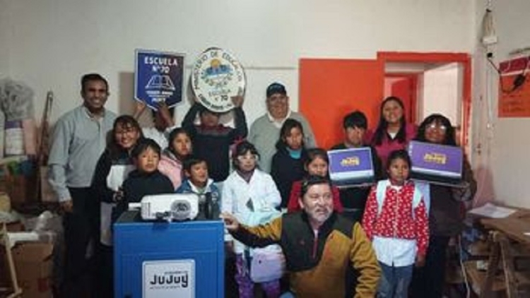 Entrega de equipamiento tecnol&oacute;gico a instituciones educativas de la Quebrada