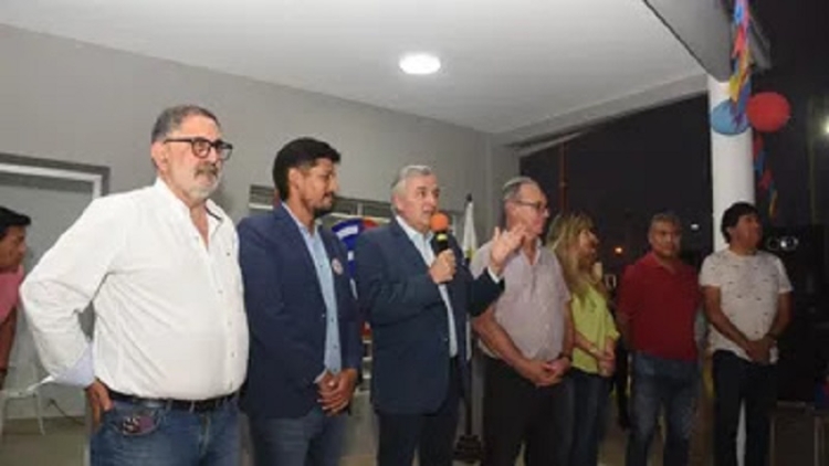 Morales inaugur&oacute; vestuarios y sanitarios del Club Comercio de Alto Comedero