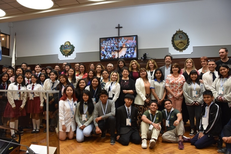 Inici&oacute; el XVIII parlamento juvenil