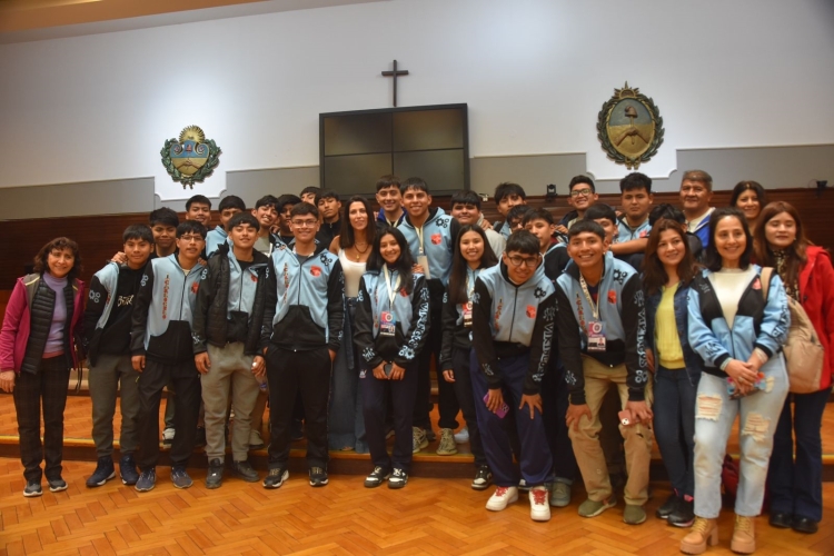 Alumnos y docentes de la Escuela de Educaci&oacute;n T&eacute;cnica N&ordm; 1 &ldquo;Maestro Humberto Samuel Luna&rdquo; de Perico visitaron la Legislatura