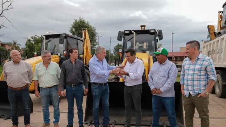 Gerardo Morales entreg&oacute; maquinaria a las localidades de Aguas Calientes, Santa Clara y Palma Sola