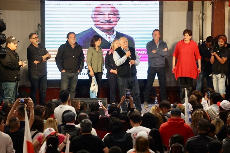 El Frente Cambia Jujuy cerr&oacute; campa&ntilde;a en Capital con multitudinario acto en Luj&aacute;n