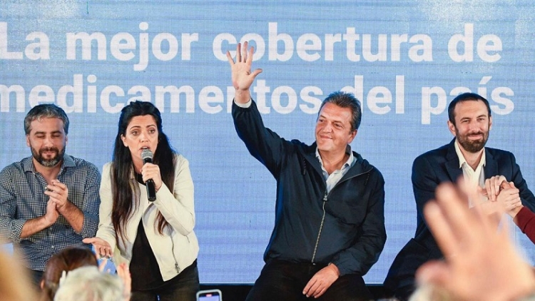 Massa anunci&oacute; un refuerzo alimentario de $45.000 para jubilados y pidi&oacute; "memoria" para tener futuro