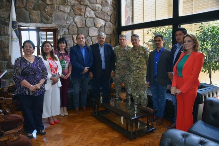 Carlos Haquim recibi&oacute; a autoridades de la compa&ntilde;&iacute;a de cazadores de monta&ntilde;a n&deg;5