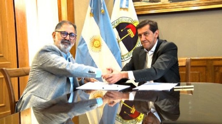 Provincia y municipio capitalino suscriben convenio para desarrollo de obras en San Salvador