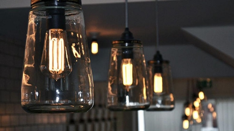 El Gobierno decreta la "emergencia" del sector el&eacute;ctrico y dispone la revisi&oacute;n tarifaria