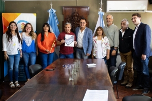 El Concejo Deliberante distingui&oacute; el disco de Capi Nieva