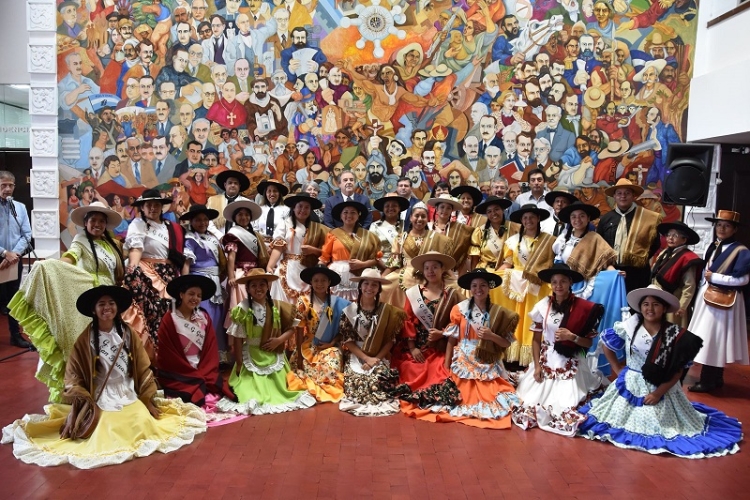 El Vicegobernador recibi&oacute; a las candidatas a Paisana Provincial de la Tradici&oacute;n