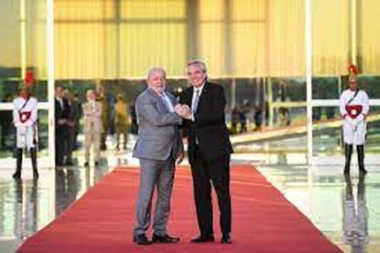 Fern&aacute;ndez dialoga con Lula sobre inversiones y el fortalecimiento de reservas
