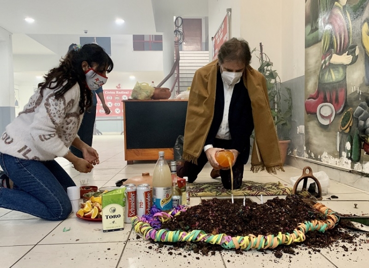 Ceremonia a la Pachamama en comit&eacute; provincia UCR