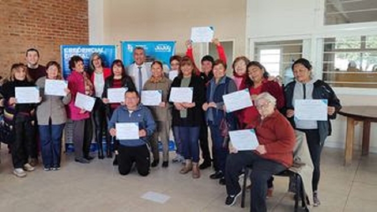 Concluy&oacute; el Taller del ISJ para adultos mayores "Yo me Conecto"
