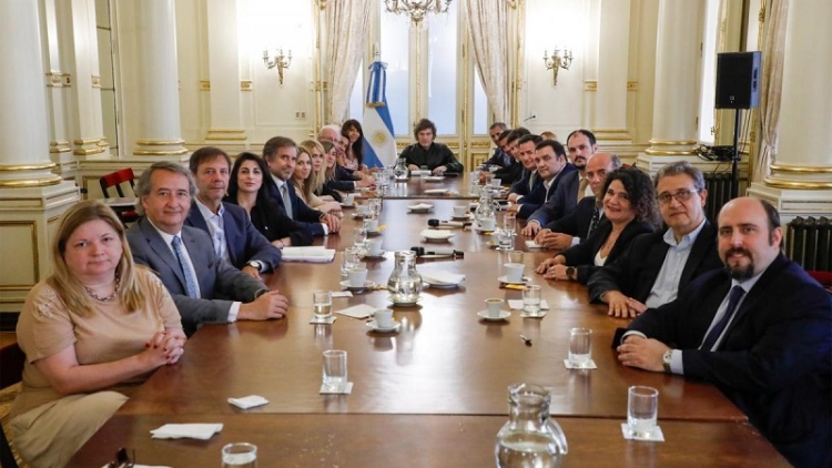 Milei se reuni&oacute; con diputados de LLA y este jueves se conforman las comisiones