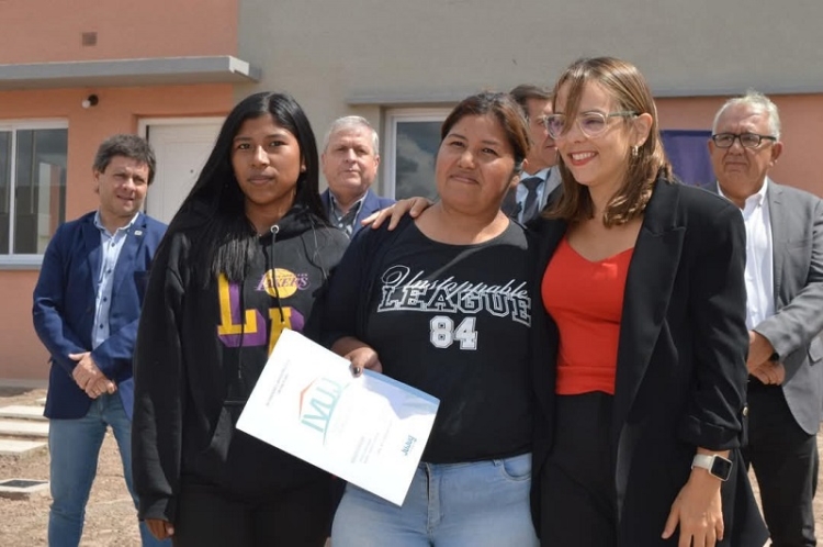 &ldquo;El Estado presente y eficiente que supimos construir tiene que estar con la gente&rdquo;, asegur&oacute; Bravo