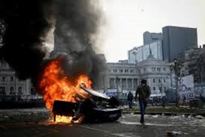 El Gobierno advirti&oacute; que la protesta en el Congreso fue un intento de "golpe de Estado" y felicit&oacute; a las Fuerzas de Seguridad