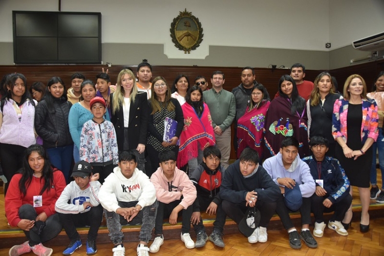 Alumnos de la Escuela N&deg; 256 de Barro Negro y del Colegio Secundario N&deg; 57 de Caspal&aacute; visitaron la Legislatura