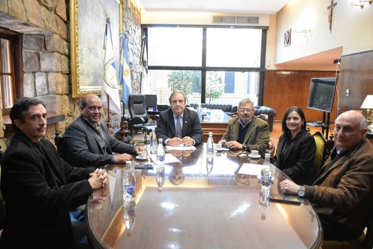Alberto Bernis recibi&oacute; a representantes de la C&aacute;mara Juje&ntilde;a de la Construcci&oacute;n