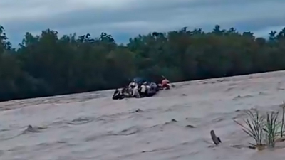 Buscan a ni&ntilde;os y adultos desaparecidos en un gom&oacute;n que se averi&oacute; cruzando el r&iacute;o Bermejo