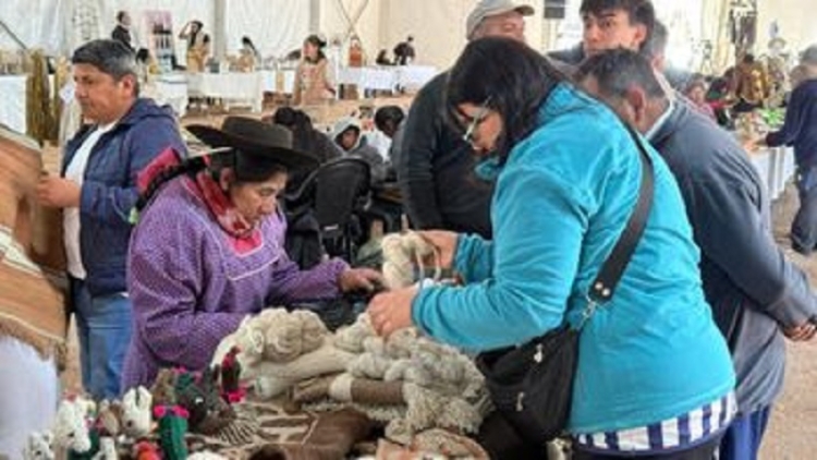 Saberes y Sabores: una multitud en la Estaci&oacute;n del Tren Solar de Tilcara