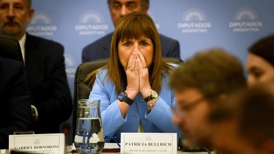 Retiran el art&iacute;culo que obligaba a pedir permiso para reuniones de 3 o m&aacute;s personas