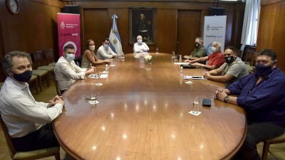 Gonz&aacute;lez Garc&iacute;a y gremios del transporte analizaron el plan de vacunaci&oacute;n