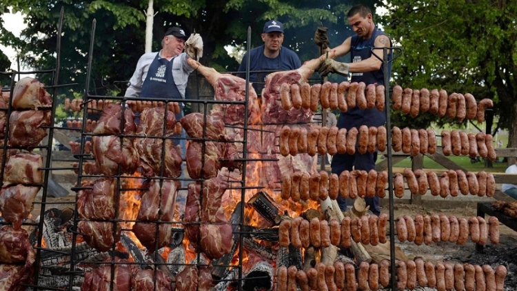 Noviembre, el mes de la Tradici&oacute;n, llega con fiestas folcl&oacute;ricas, asado y mucha m&uacute;sica