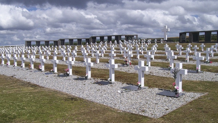 Argentina y Reino Unido acordaron nuevas identificaciones de soldados ca&iacute;dos en Malvinas