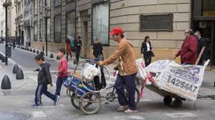 La UCA advierte que la baja de la pobreza est&aacute; "sobrerrepresentada" y cuestiona la medici&oacute;n del Indec