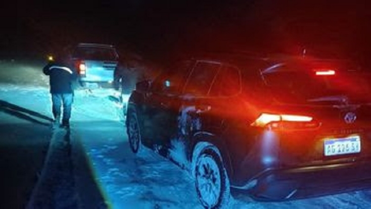 Polic&iacute;as rescatan a dos turistas alemanes en la Puna