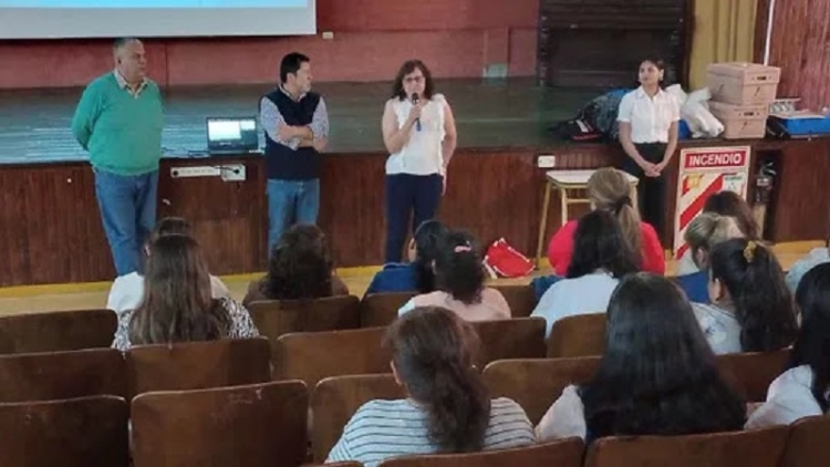 Escuelas de Regi&oacute;n V se capacitaron en sistema alimentario