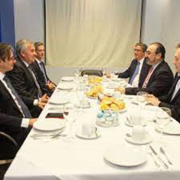 El Gobernador se reuni&oacute; con autoridades de Presidencia y de la CAF