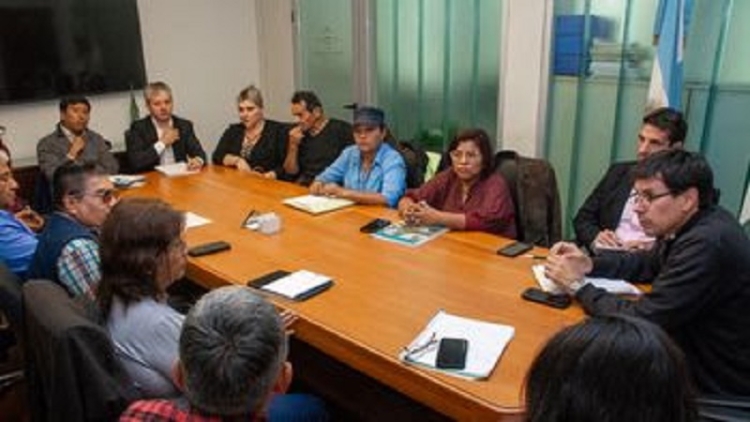 El ministro de Hacienda recibi&oacute; a gremios del interior