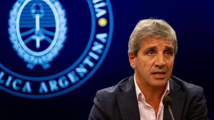 Caputo dijo que con el bono la jubilaci&oacute;n m&iacute;nima totalizar&aacute; en casi 205.000 pesos