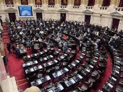 Con el qu&oacute;rum al l&iacute;mite, la oposici&oacute;n busca sesionar para aprobarla nueva ley de DNU