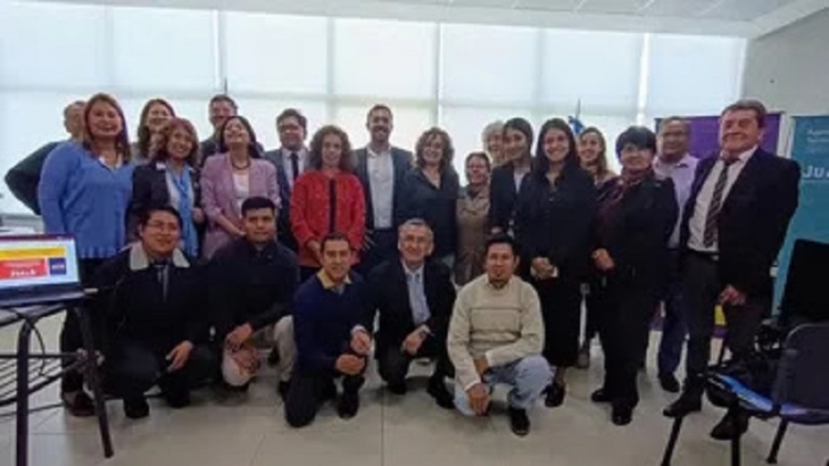 Entrega de Equipamiento y Bienes a Clubes de Ciencia