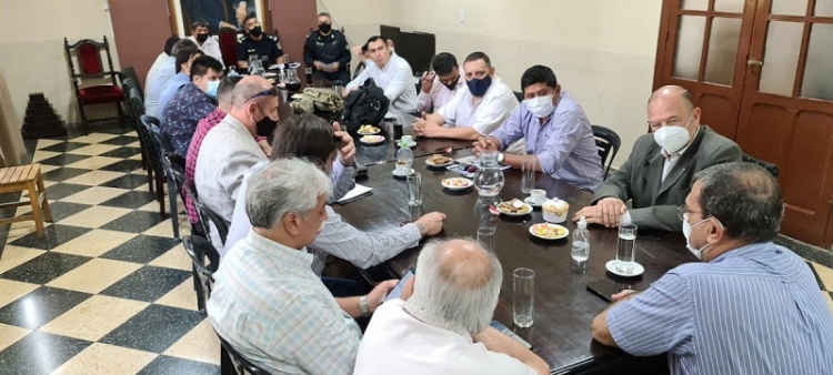 Reuni&oacute;n con intendentes y jefes comunales del Departamento de Ledesma para coordinar acciones de seguridad