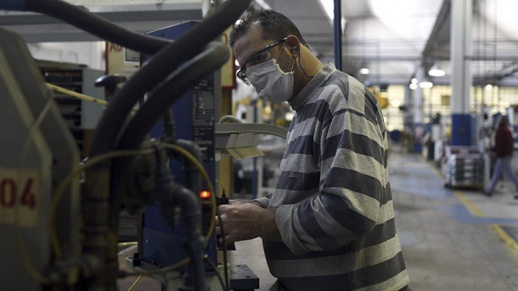 El Estado invertir&aacute; 37.000 millones de pesos para pagar salarios de mayo a privados