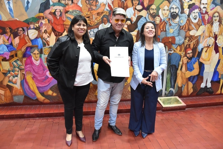 Entregaron reconocimiento a Cristian Ezequiel Cruz por sus 25 a&ntilde;os de trayectoria musical