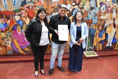 Entregaron reconocimiento a Cristian Ezequiel Cruz por sus 25 a&ntilde;os de trayectoria musical