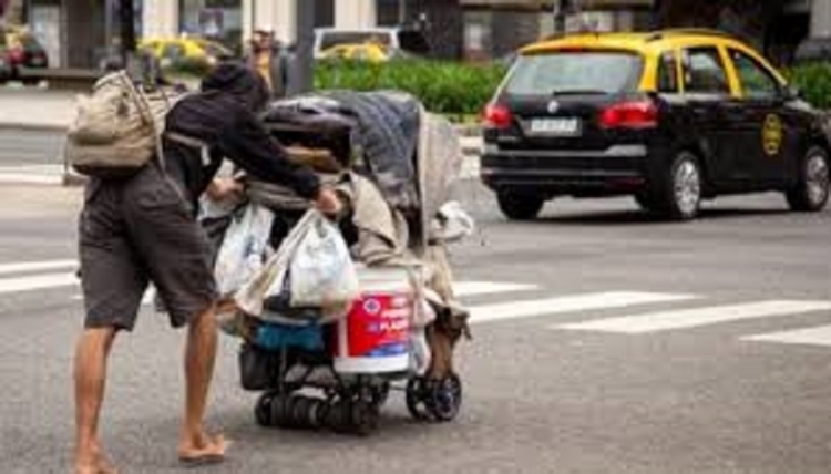 La pobreza baj&oacute; a 38,1% en el segundo semestre, seg&uacute;n Indec