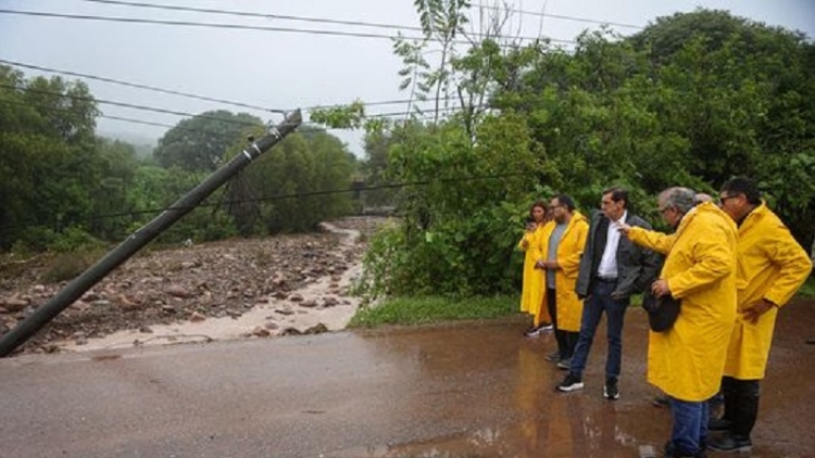 El gobernador Sadir recorri&oacute; la zona de Huaico afectada por la lluvia
