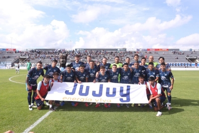 Gimnasia se consolida en la punta y agiganta su historia