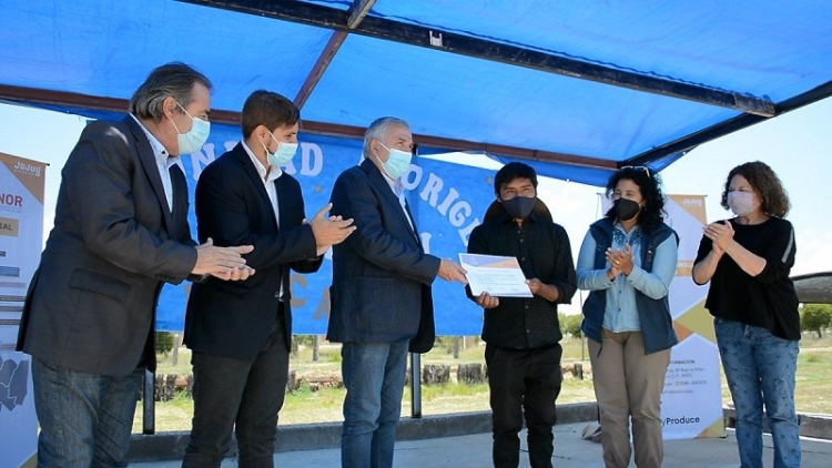 La Intermedia. Morales entreg&oacute; recursos a productores de carne de llama