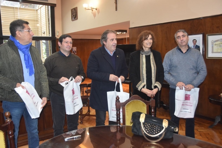 El vicegobernador firm&oacute; un convenio con la Universidad Blas Pascal para la formaci&oacute;n de los trabajadores legislativos