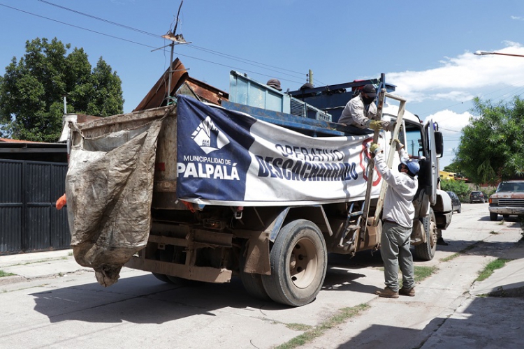 Reforzamos la &ldquo;campa&ntilde;a de descacharrado&rdquo; por diferentes barrios de la ciudad para la prevenci&oacute;n de todos